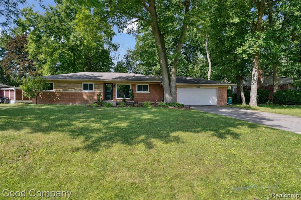 32115 Bonnet Hill Road Farmington Hills, MI 48334 - Photo 5 of 41