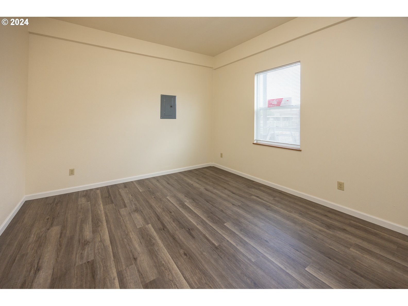 415 Southwest 7th Street Pendleton, OR 97801 - Photo 26 of 40 a view of an empty room with wooden floor and a window