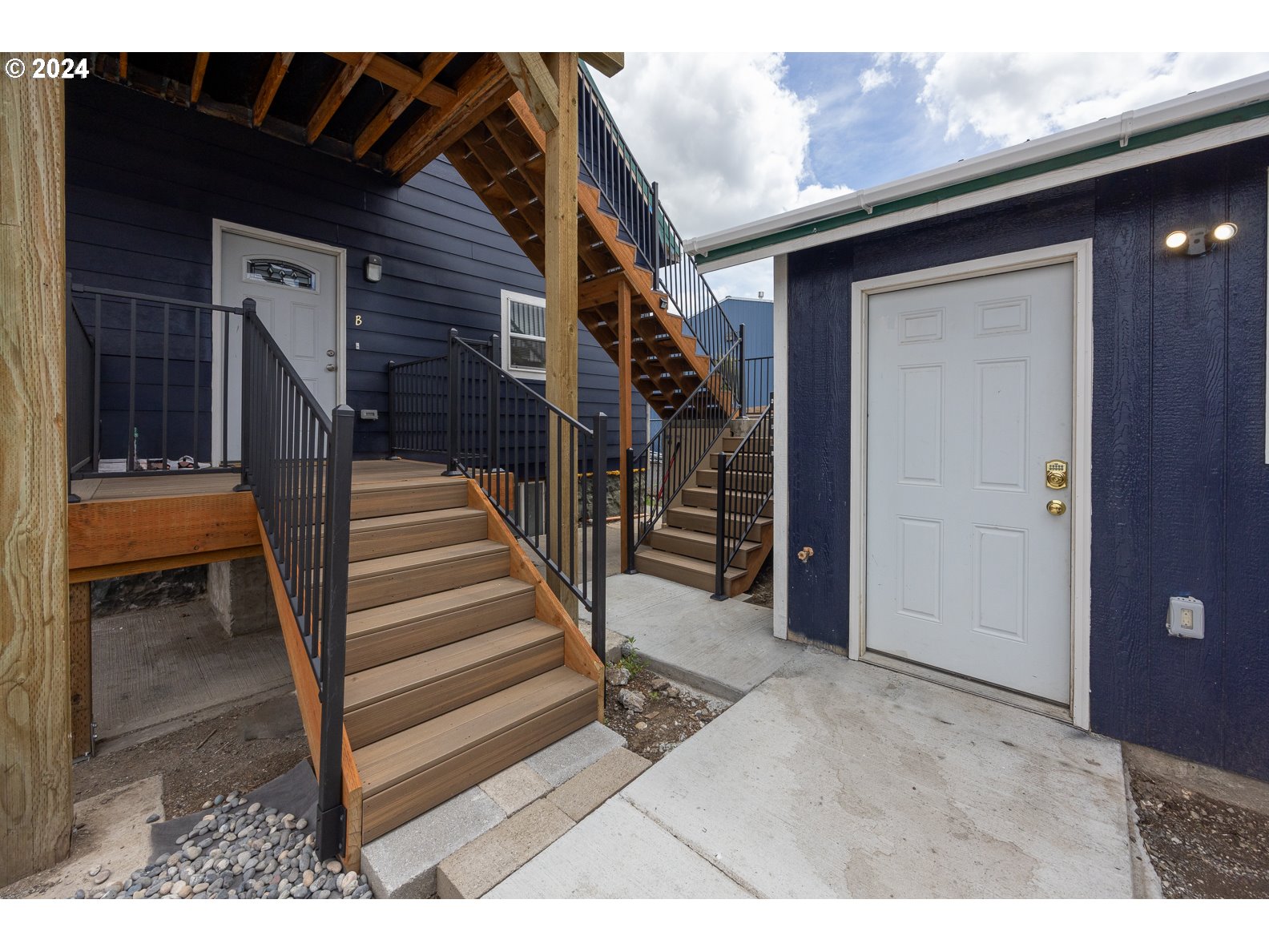 415 Southwest 7th Street Pendleton, OR 97801 - Photo 3 of 40 a view of entryway and hall