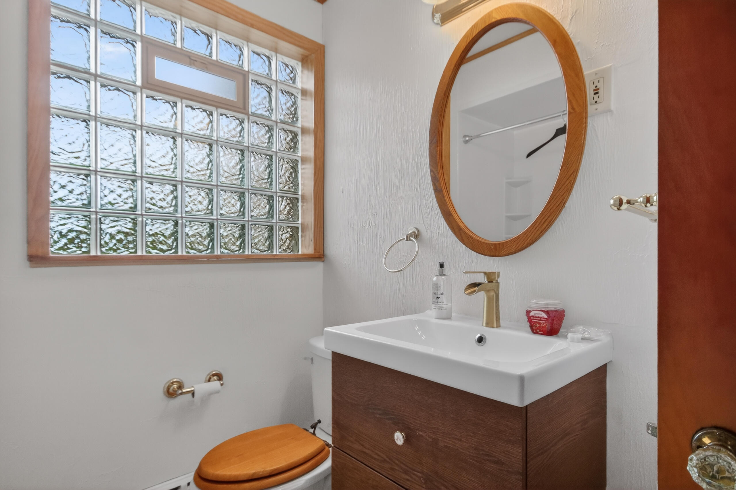 4076 North 90th Street Milwaukee, WI 53222 - Photo 22 of 50 4076 N 90th St - Bathroom 1 View 2