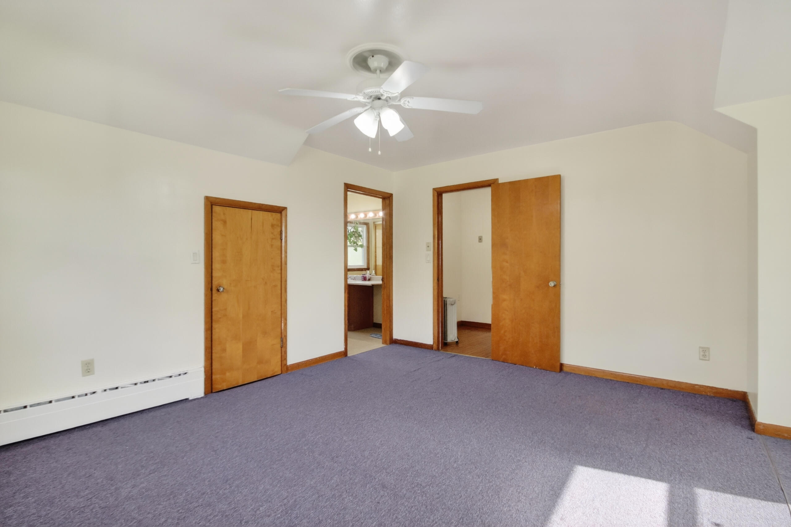 4076 North 90th Street Milwaukee, WI 53222 - Photo 29 of 50 4076 N 90th St - Bedroom 3 V3