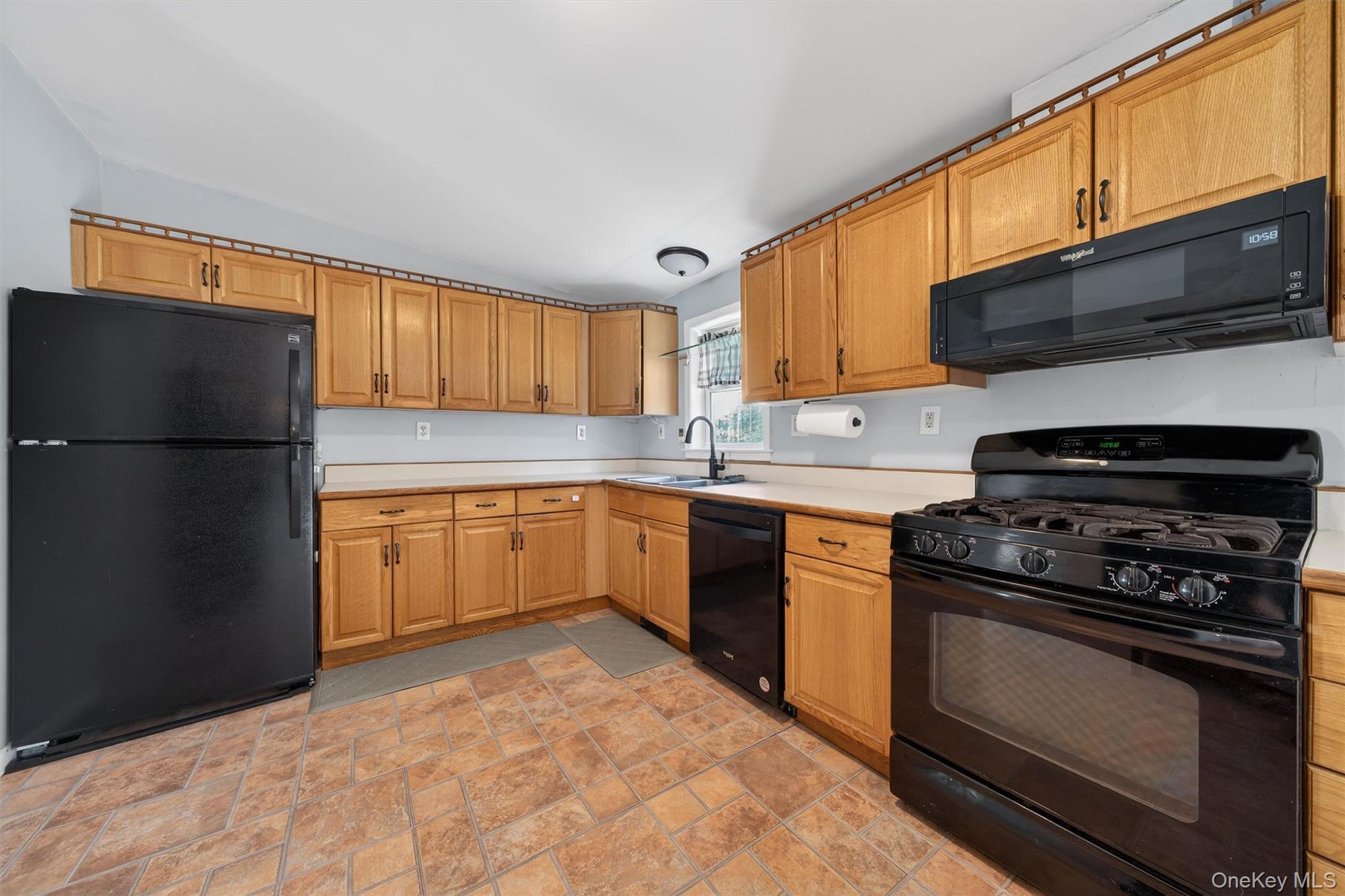 187 N Road Forestburgh, NY 12777 - Photo 4 of 16