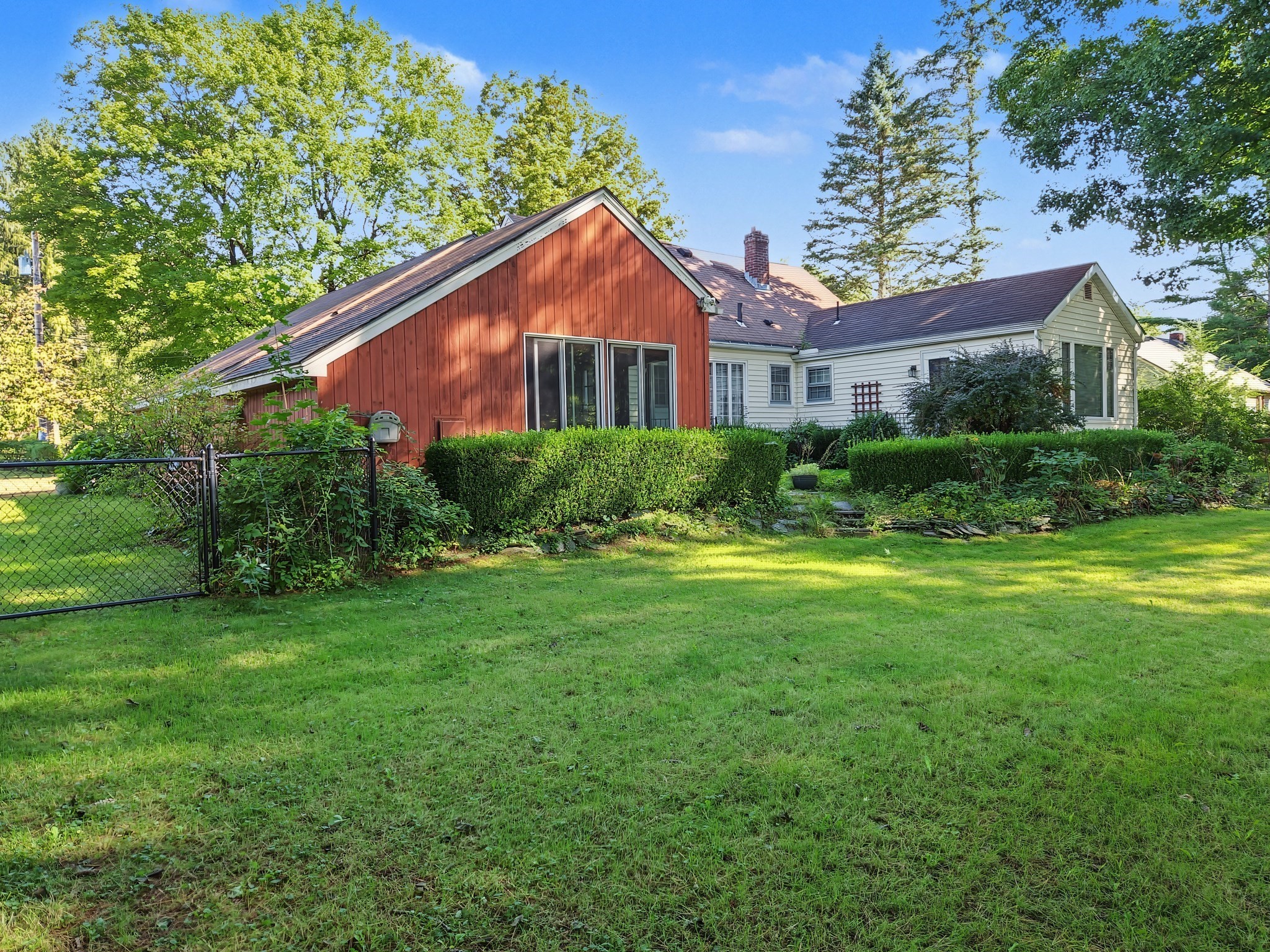 170 Barton Road Greenfield, MA 01301 - Photo 3 of 37 Gallery Image 3