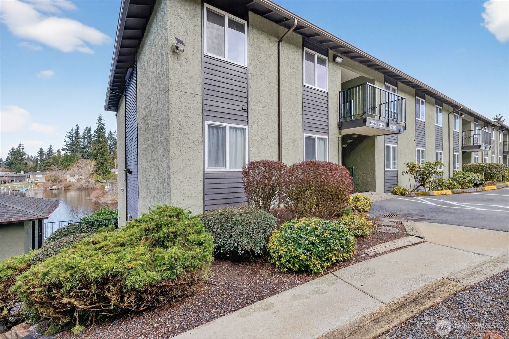 615 75th Street Southeast, Unit C53 Everett, WA 98203 - Photo 3 of 20 a view of a back yard of the house