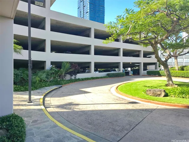 $2,200 | 1133 Waimanu Street, Unit 705, Honolulu, HI 96814