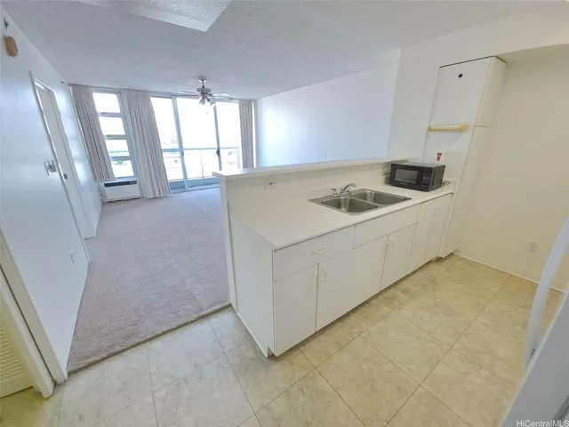$2,200 | 1133 Waimanu Street, Unit 705, Honolulu, HI 96814