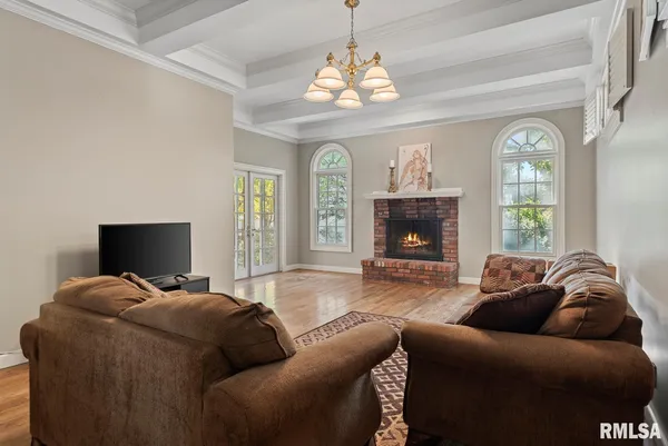 $299,900 | 839 Grove Street, Jacksonville, IL 62650