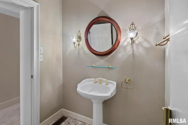 $299,900 | 839 Grove Street, Jacksonville, IL 62650