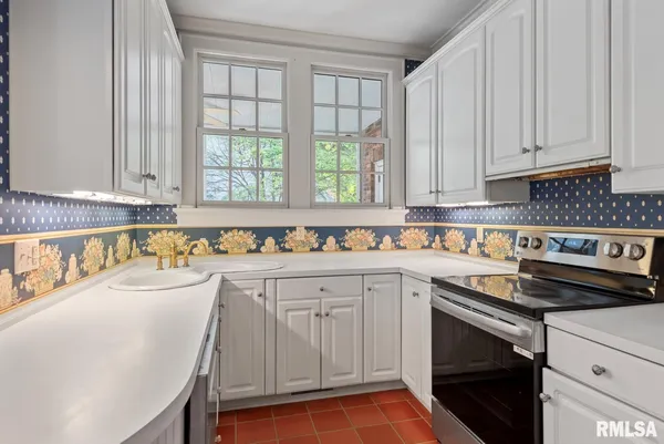 $299,900 | 839 Grove Street, Jacksonville, IL 62650