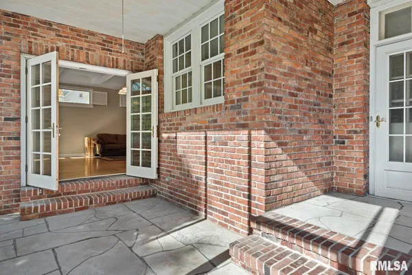 $299,900 | 839 Grove Street, Jacksonville, IL 62650