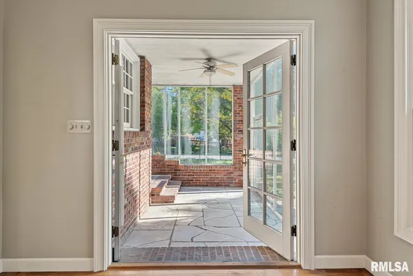 $299,900 | 839 Grove Street, Jacksonville, IL 62650