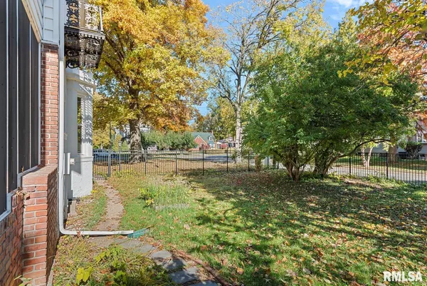 $299,900 | 839 Grove Street, Jacksonville, IL 62650