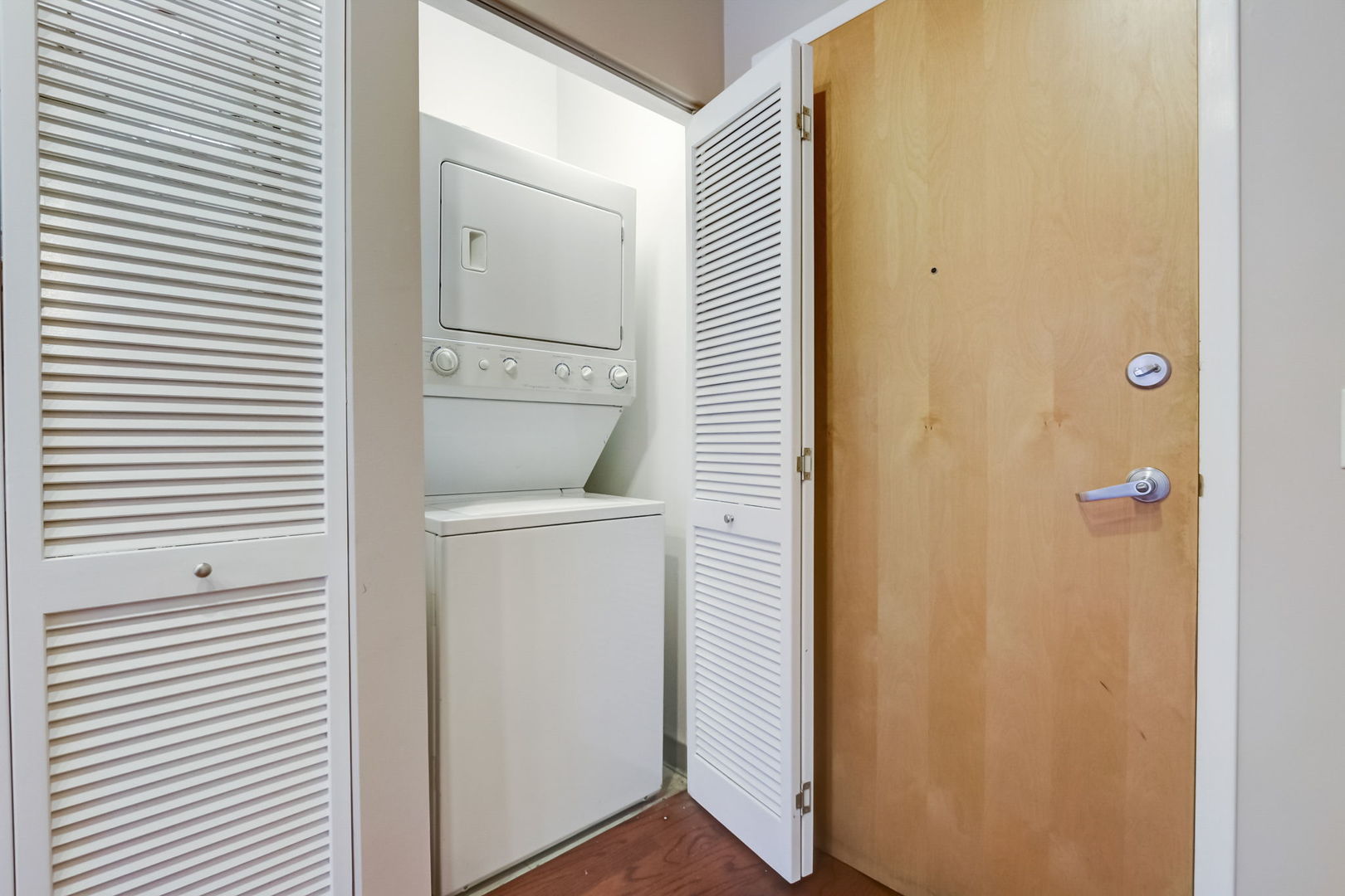 111 South Morgan Street, Unit 505 Chicago, IL 60607 - Photo 20 of 23 a bathroom with a shower