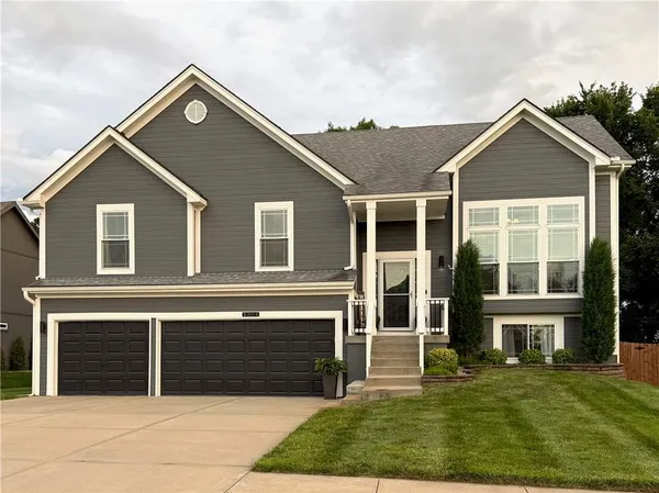 $440,000 | 207 Carriage Court, Smithville, MO 64089
