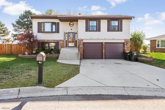 $423,700 | 312 Dancing Water Court, Carol Stream, IL 60188