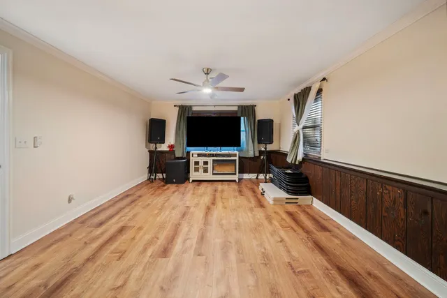 $423,700 | 312 Dancing Water Court, Carol Stream, IL 60188