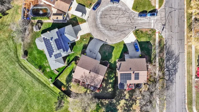 $423,700 | 312 Dancing Water Court, Carol Stream, IL 60188