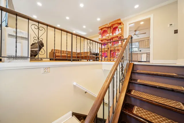 $423,700 | 312 Dancing Water Court, Carol Stream, IL 60188