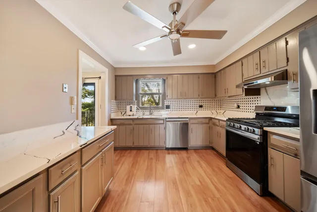 $423,700 | 312 Dancing Water Court, Carol Stream, IL 60188