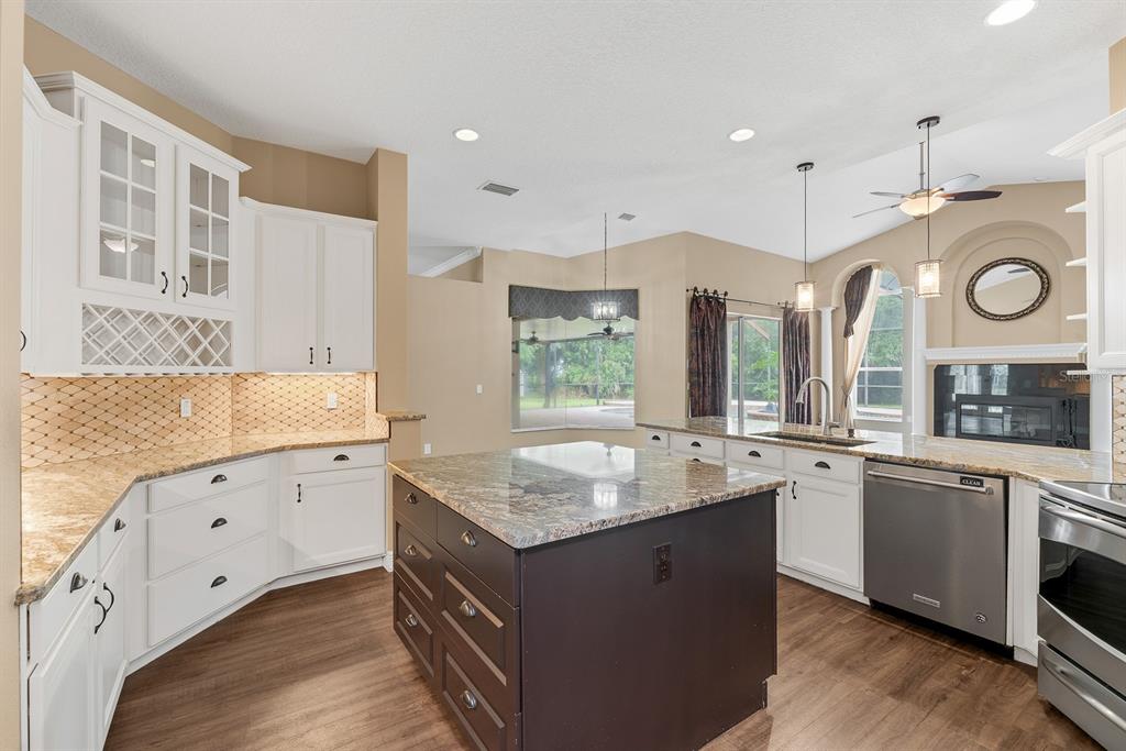 5711 Tanagerside Road Lithia, FL 33547 - Photo 17 of 72
