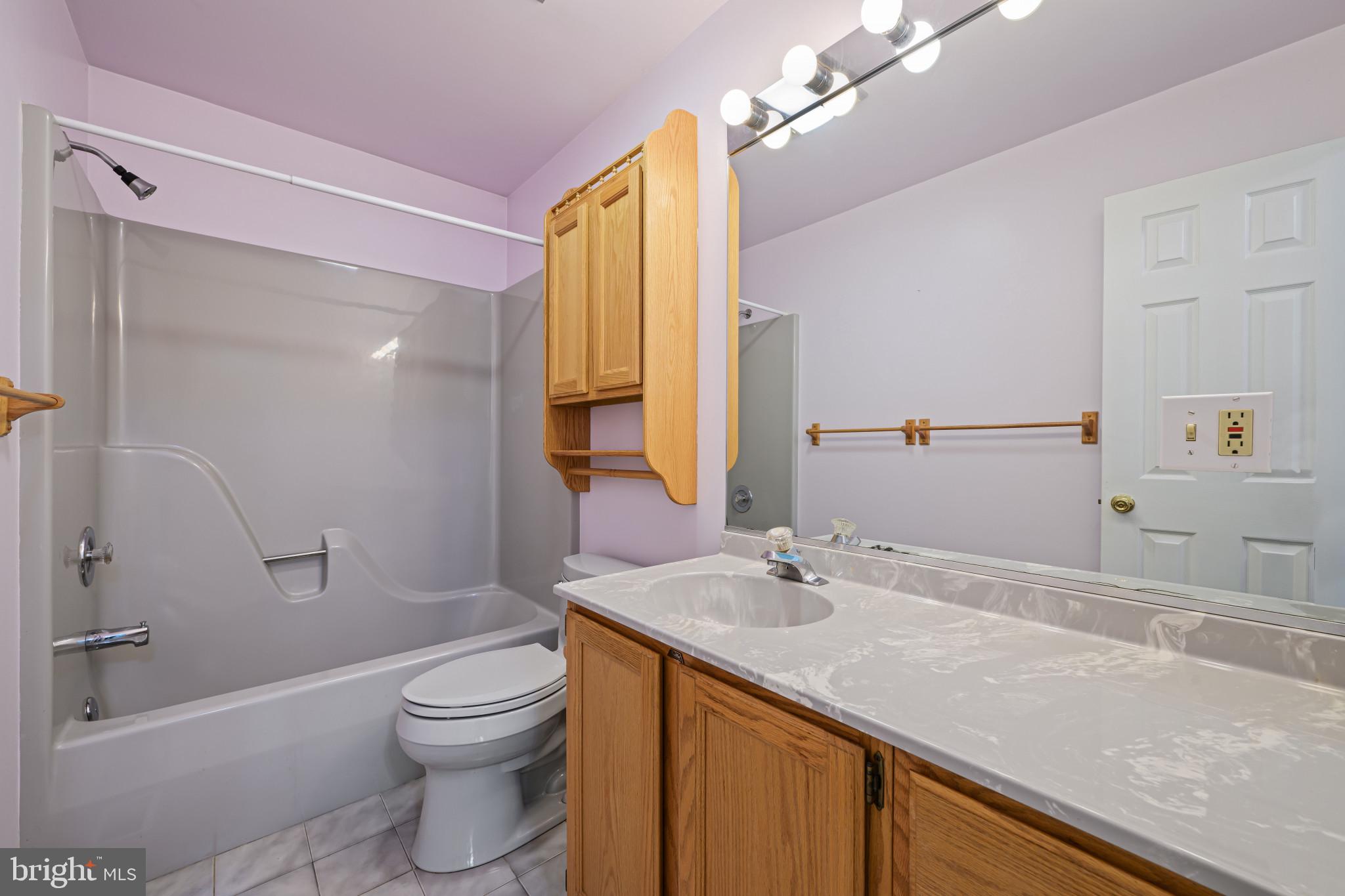 5816 Oakland Road Sykesville, MD 21784 - Photo 15 of 59 Main Bathroom with Tub