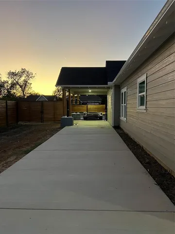 $2,400 | 615 Luxton Street, Fort Worth, TX 76104