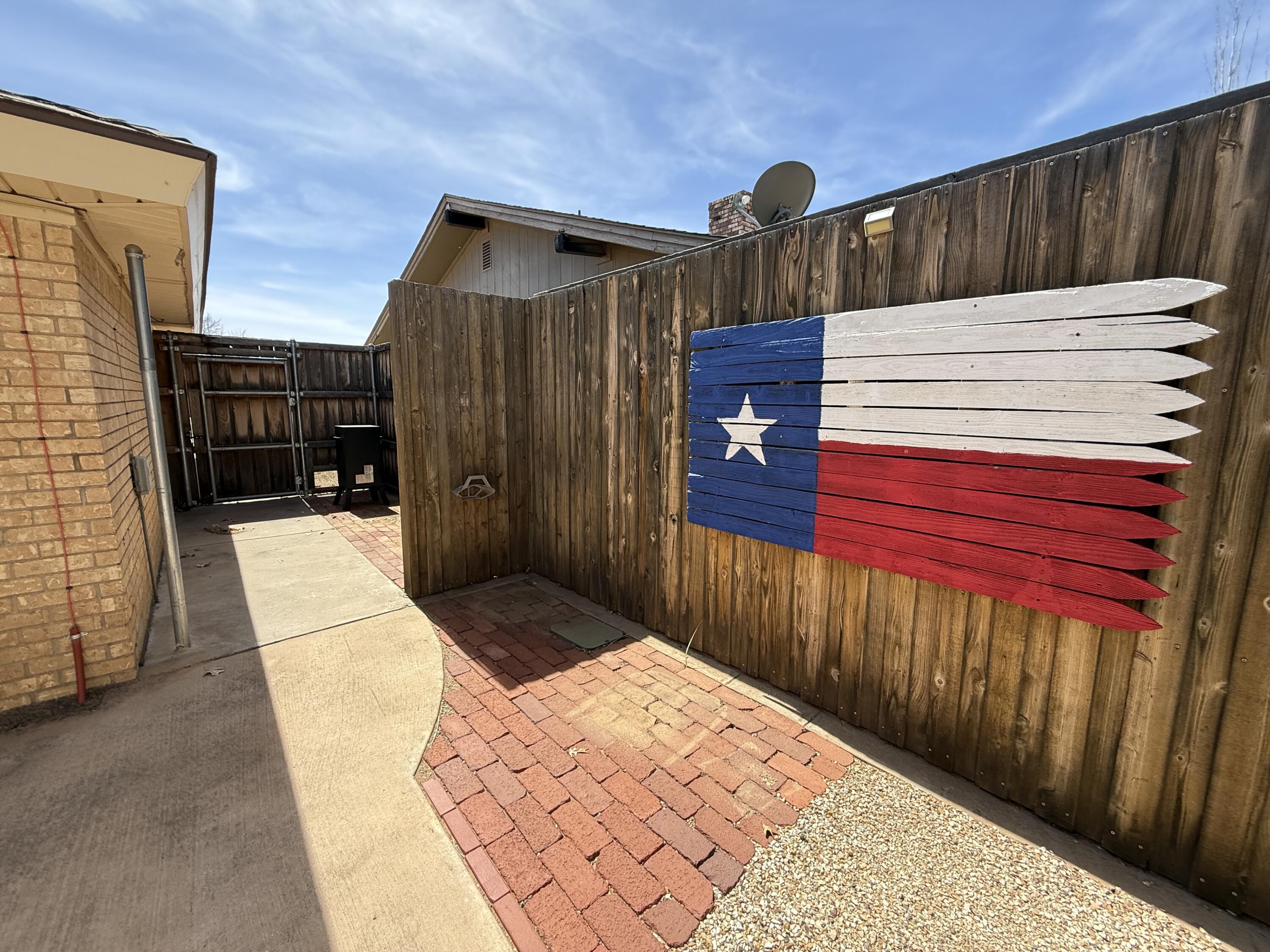 3206 77th Street Lubbock, TX 79423 - Photo 31 of 35 a view of a wooden door