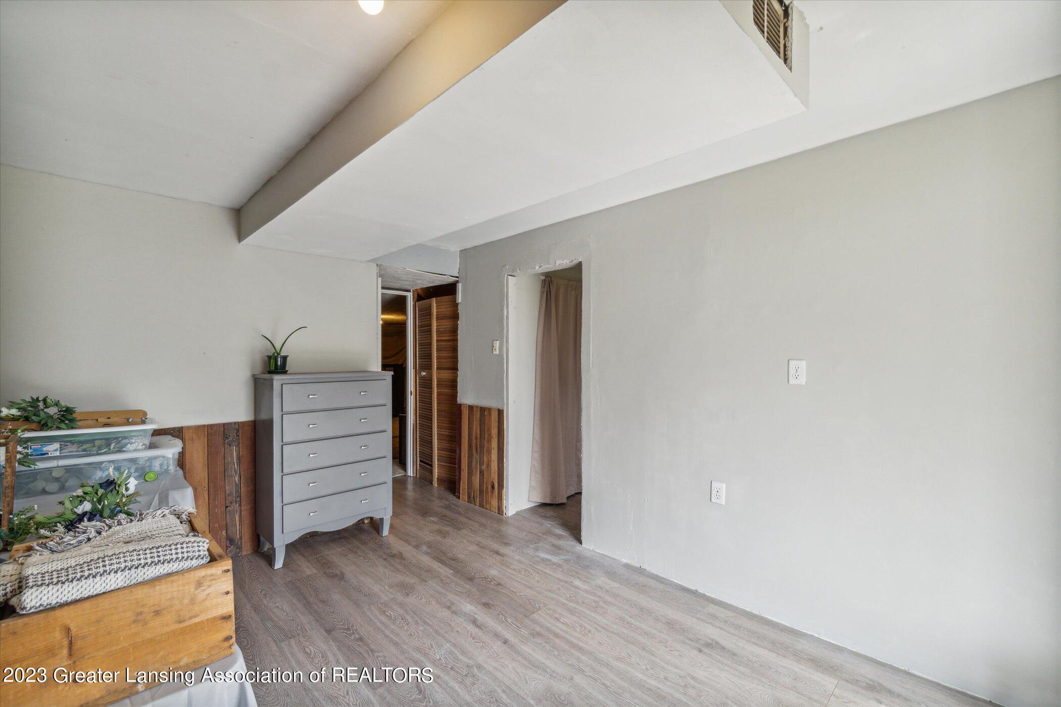 1386 Kelly Road Mason, MI 48854 - Photo 25 of 35 30-1386-Kelly-Rd-Mason-MI-48854-WindowSt