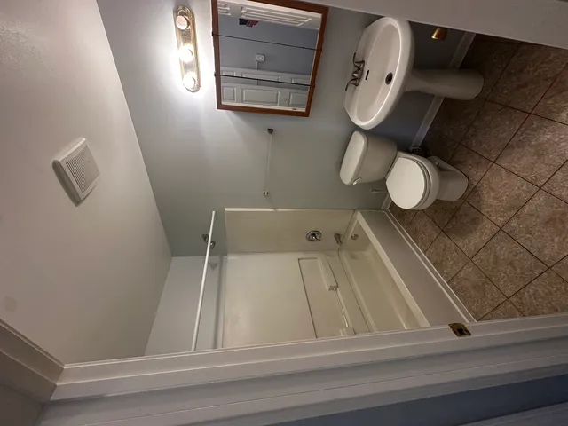 $1,000 | 1028 South State Street, Unit 2, Lockport, IL 60441