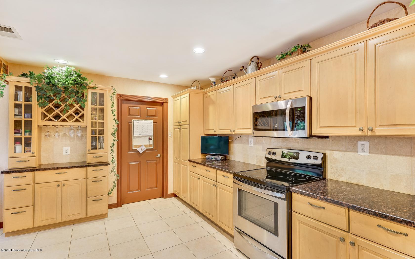 20 Collingwood Road Marlboro, NJ 07746 - Photo 33 of 57 33-photo-web-1680x1050-217695