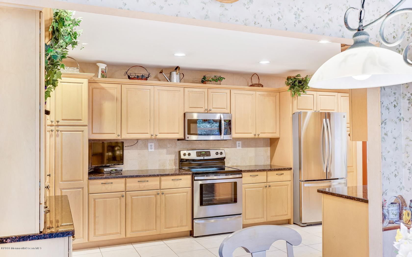 20 Collingwood Road Marlboro, NJ 07746 - Photo 40 of 57 40-photo-web-1680x1050-196929