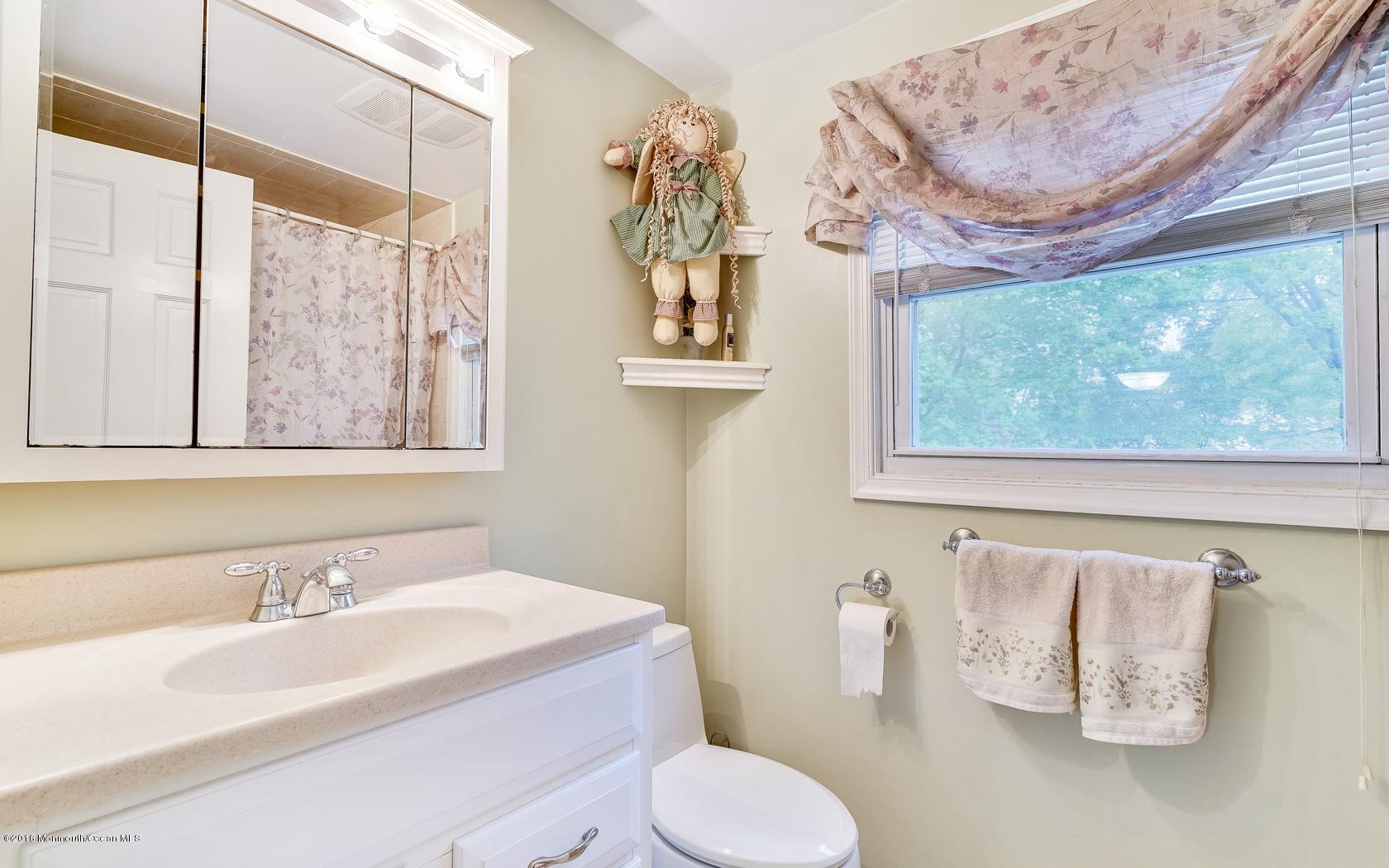 20 Collingwood Road Marlboro, NJ 07746 - Photo 47 of 57 47-photo-web-1680x1050-183661