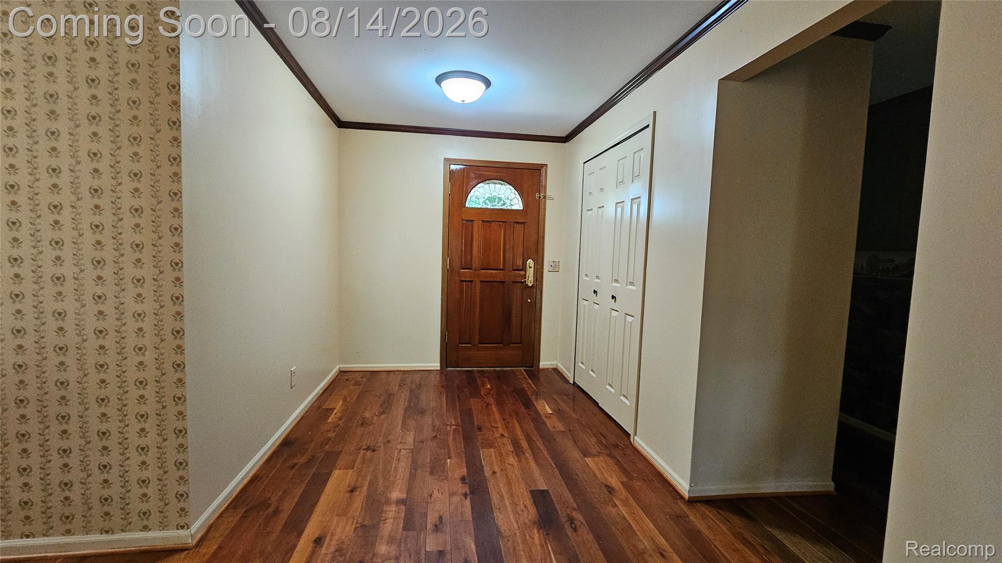 7966 Pettysville Road Pinckney, MI 48169 - Photo 14 of 43 18 foyer.jpg