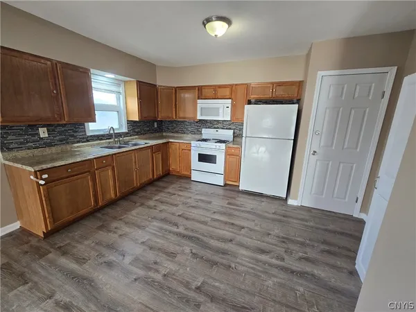 $1,700 | 2802 Lemoyne Avenue, Unit 1, Salina, NY 13211