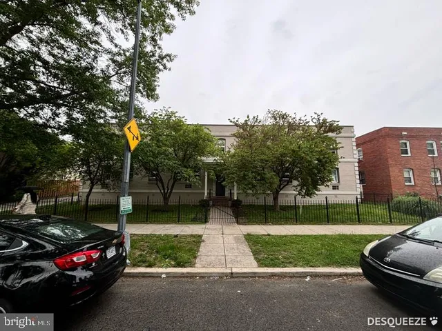 a view of a yard with cars on road