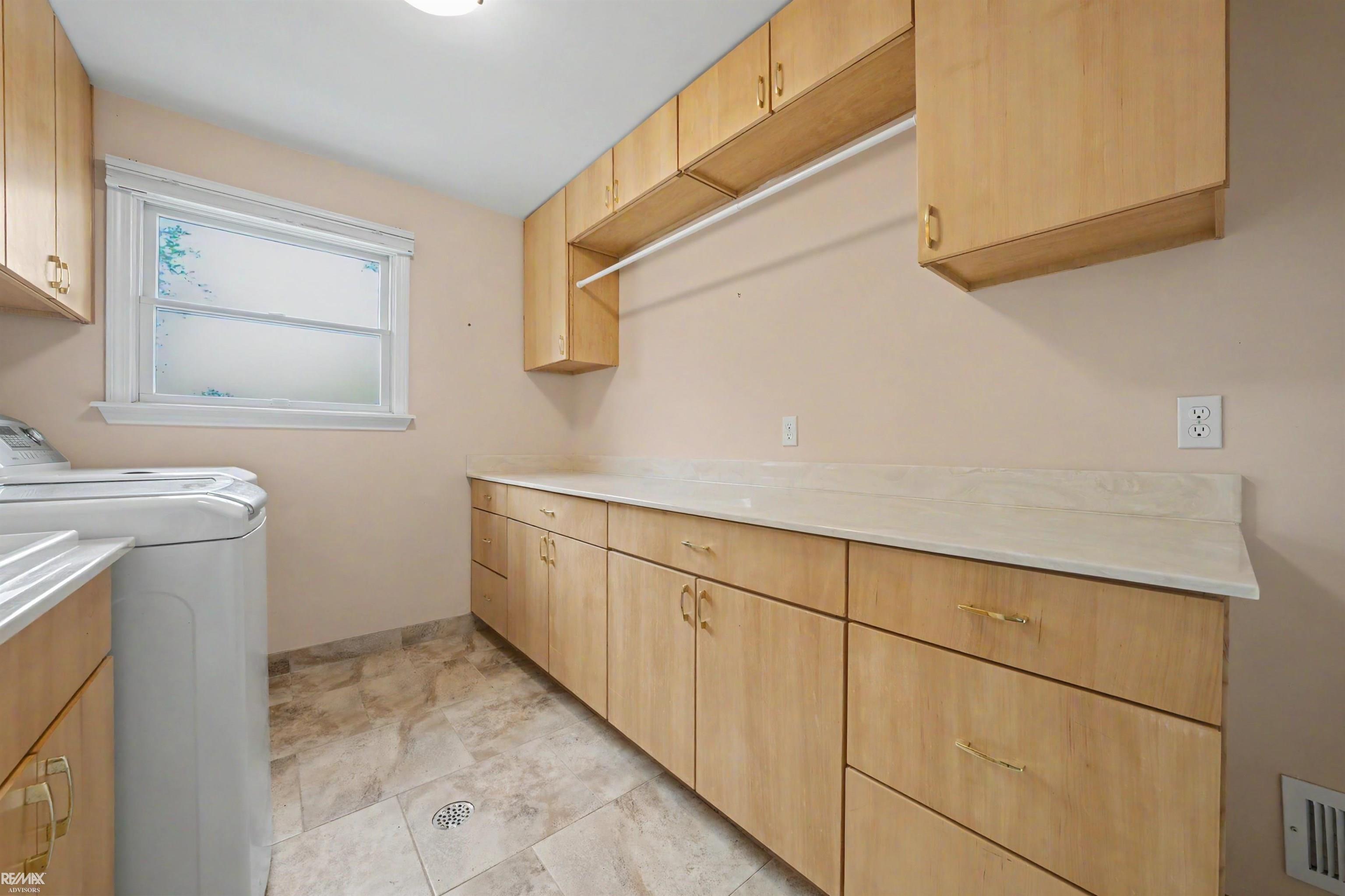 28900 South River Road Harrison Township, MI 48045 - Photo 54 of 81