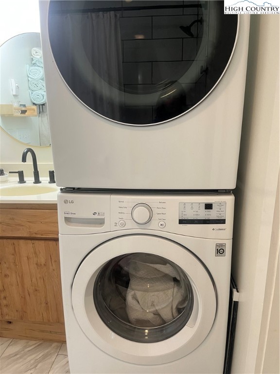 80 Pine Valley Road Newland, NC 28657 - Photo 10 of 12 a utility room with dryer and washer