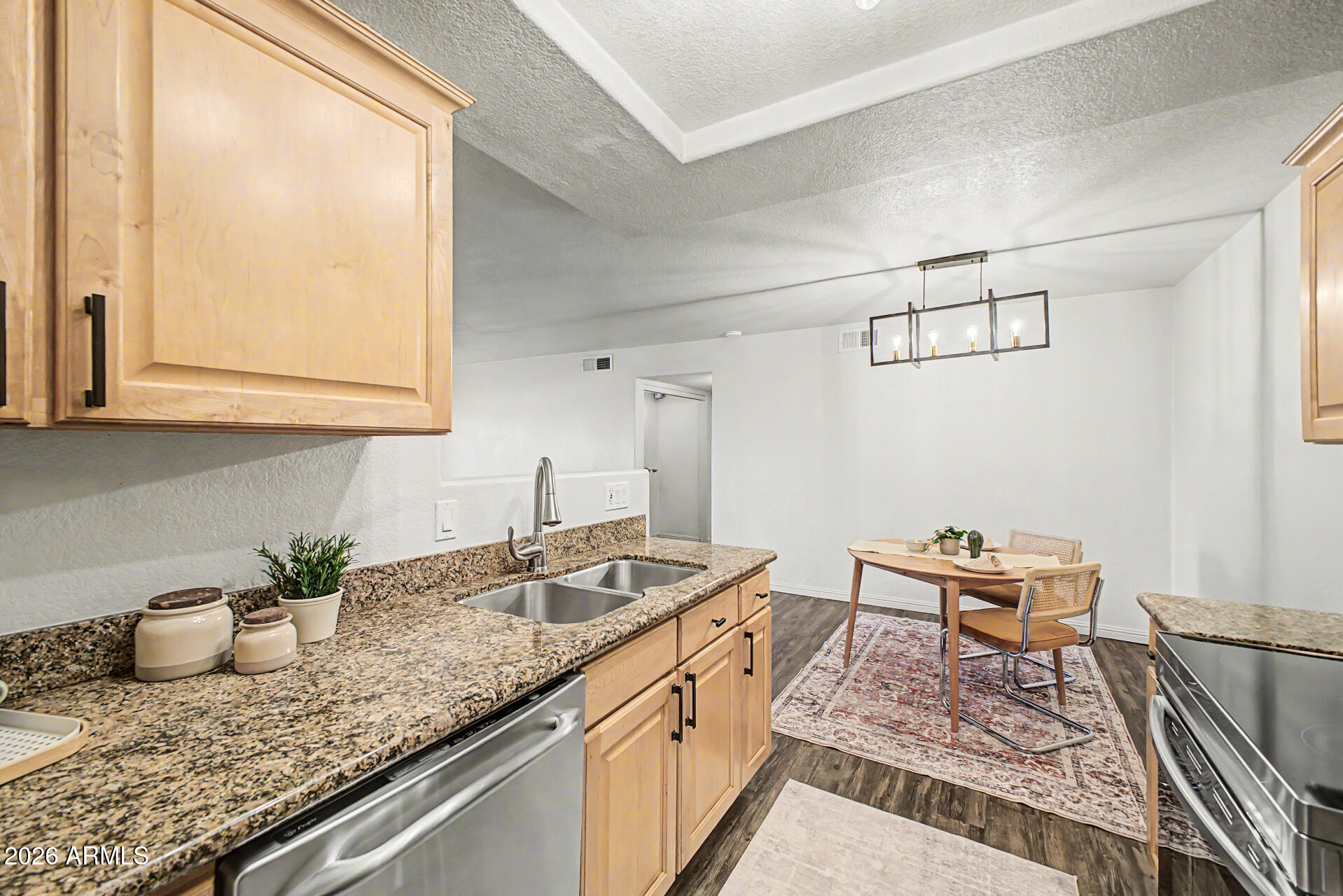 2121 West Royal Palm Road, Unit 1097 Phoenix, AZ 85021 - Photo 9 of 26 Kitchen