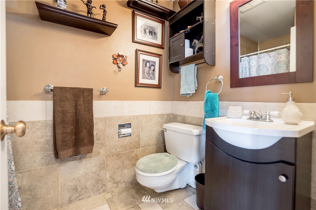 731 Woodmont Beach Road South Des Moines, WA 98198 - Photo 21 of 40 a bathroom with a toilet sink and mirror