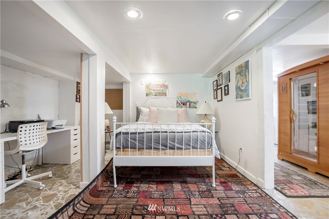 731 Woodmont Beach Road South Des Moines, WA 98198 - Photo 28 of 40 a bedroom with a bed and a rug