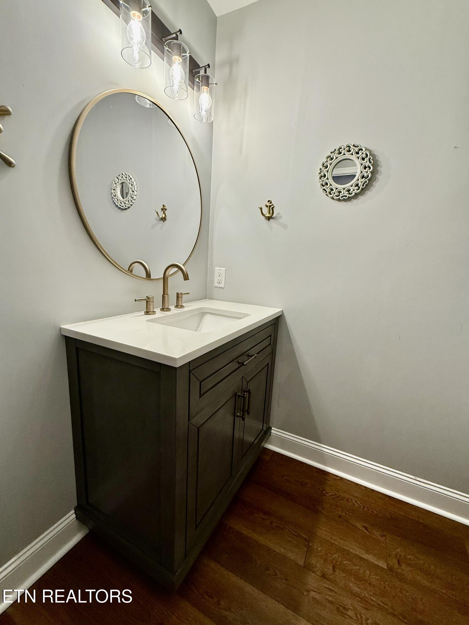 470 Deerfield Landing Road, Unit 6C La Follette, TN 37766 - Photo 9 of 14 Upstairs bathroom