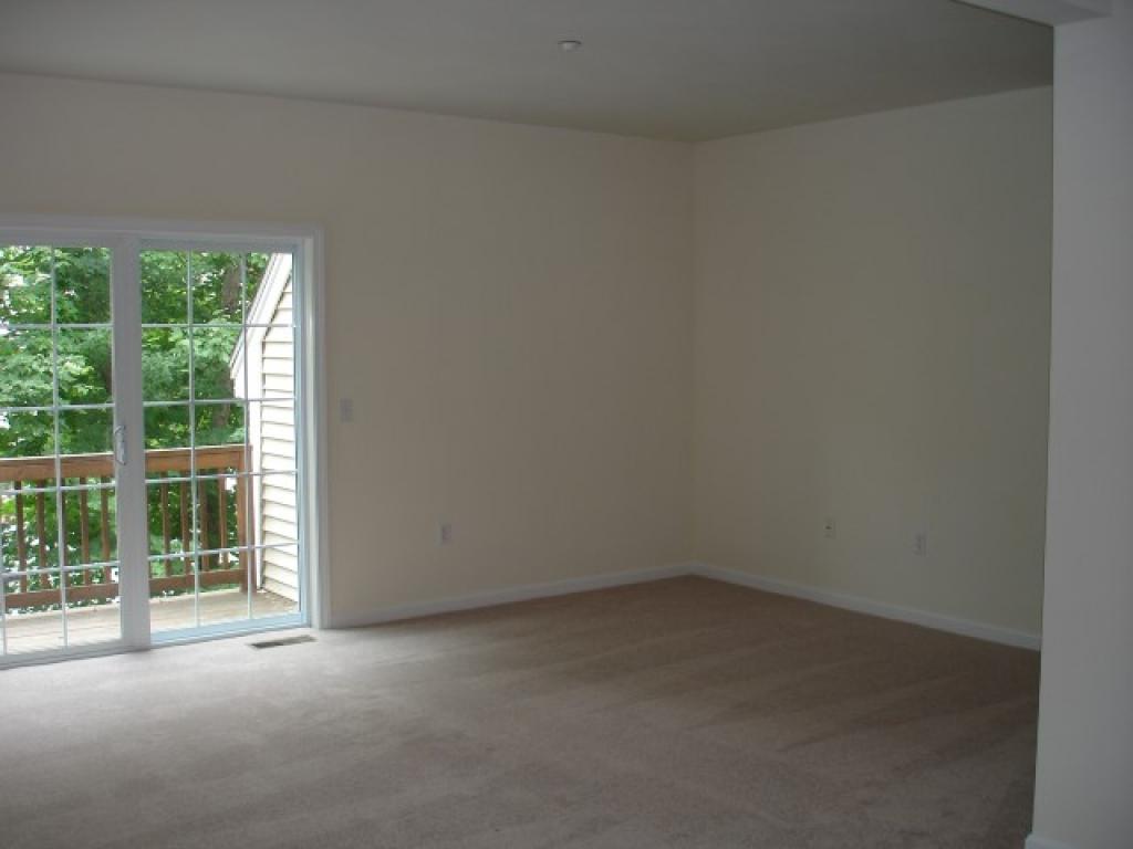 21 Hackett Hill Road, Unit 42 Manchester, NH 03102 - Photo 8 of 11