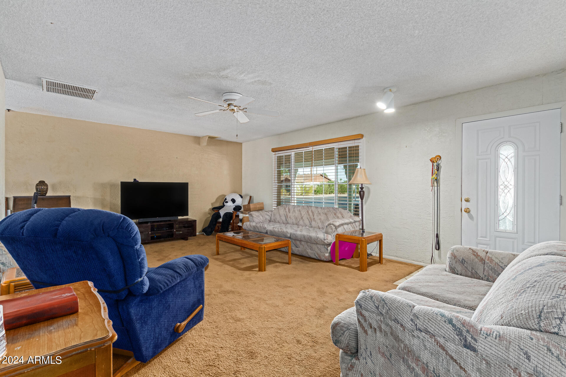 3102 West Hearn Road Phoenix, AZ 85053 - Photo 5 of 18 Living Room