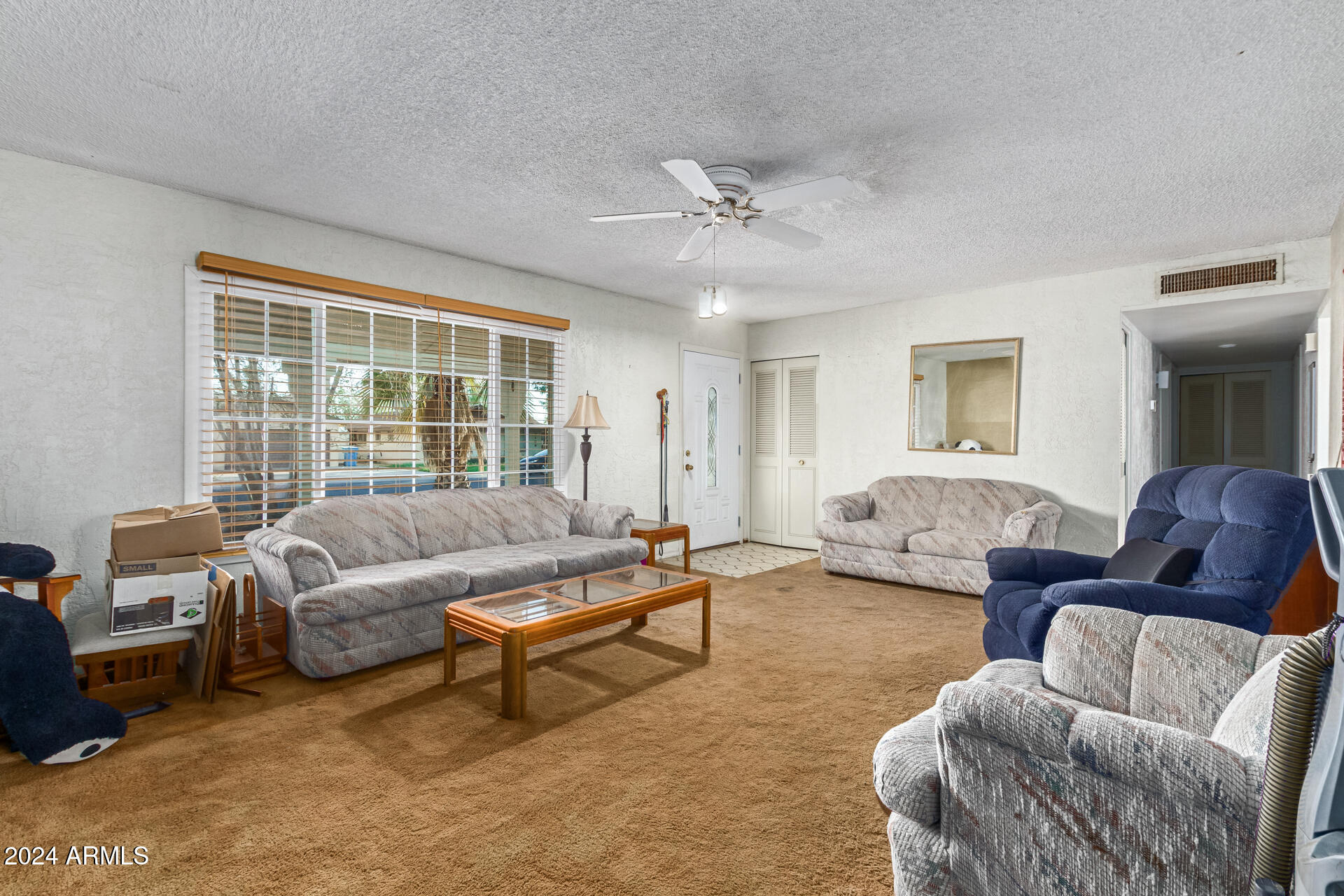 3102 West Hearn Road Phoenix, AZ 85053 - Photo 7 of 18 Living Room