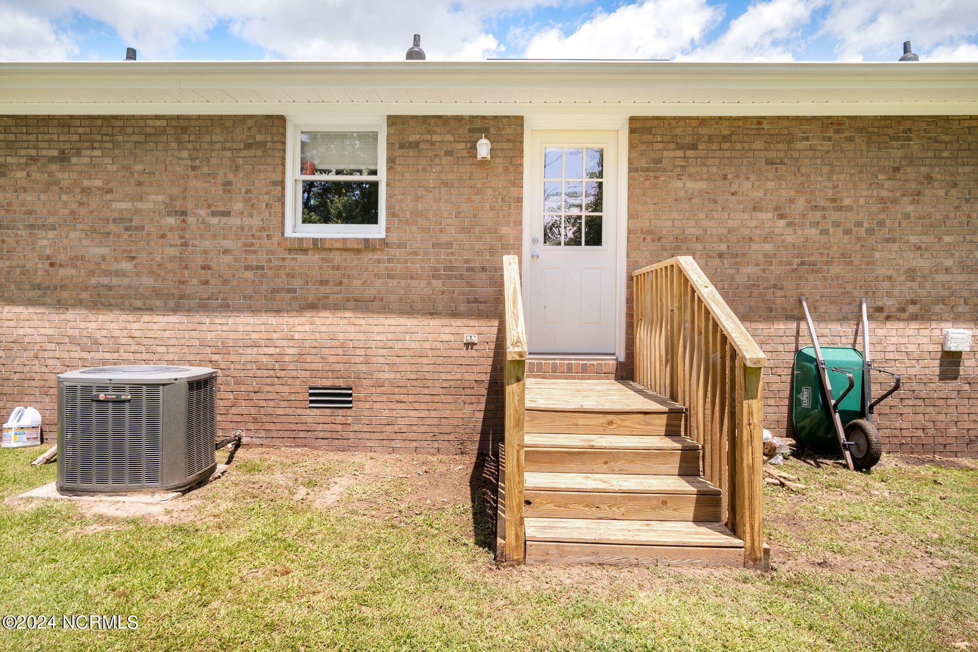 607 West Grantham Road New Bern, NC 28562 - Photo 31 of 38 607 W Grantham-31