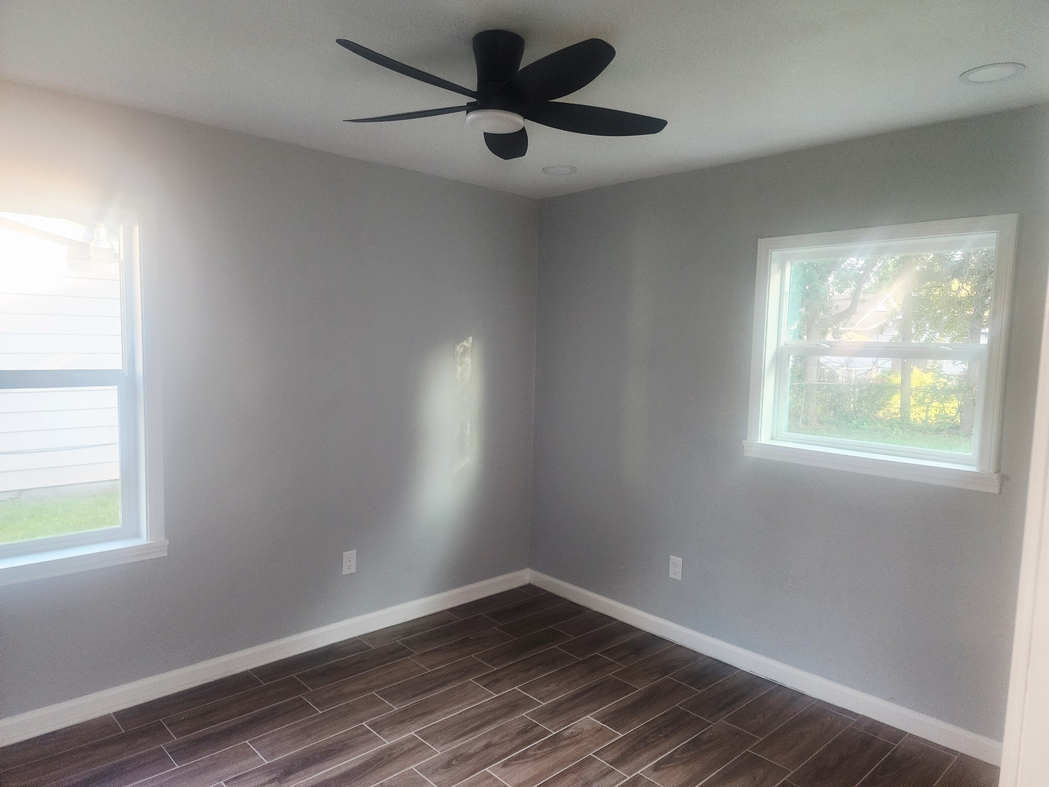 3934 Alice Street Houston, TX 77021 - Photo 4 of 9 an empty room with wooden floor and windows