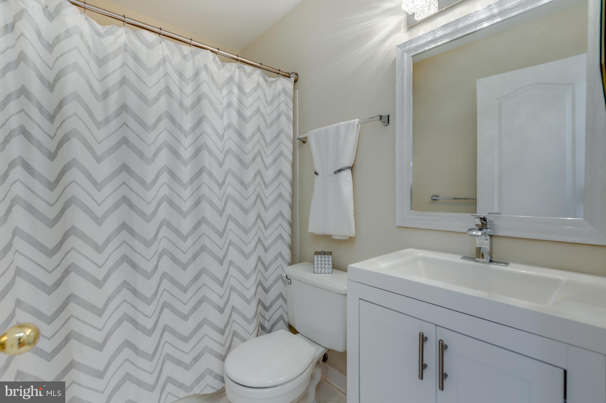 12022 Edgemere Circle Reston, VA 20190 - Photo 22 of 30 Bath