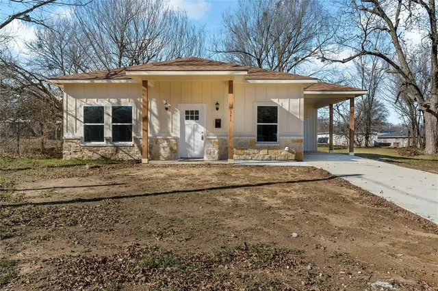 $1,350 | 1371 10th Street Northeast, Paris, TX 75460