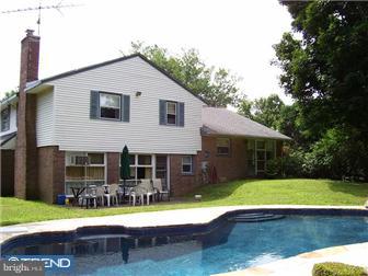 1856 Bertram Road Huntingdon Valley, PA 19006 - Photo 6 of 11 Exterior Back