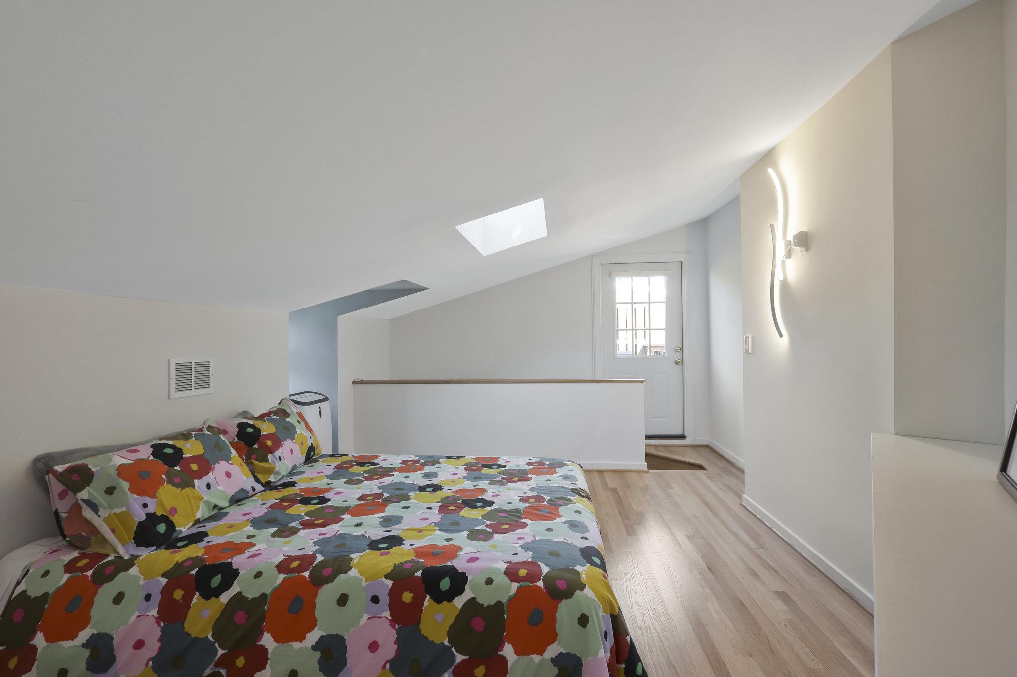 116 Commerce Street Alexandria, VA 22314 - Photo 24 of 50 Bedroom with private bath and rooftop terrace.